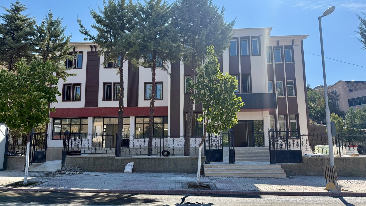 Kuluncak’ın Konaklama Kapasitesini Artıracak Otelde Çalışmalar Sürüyor