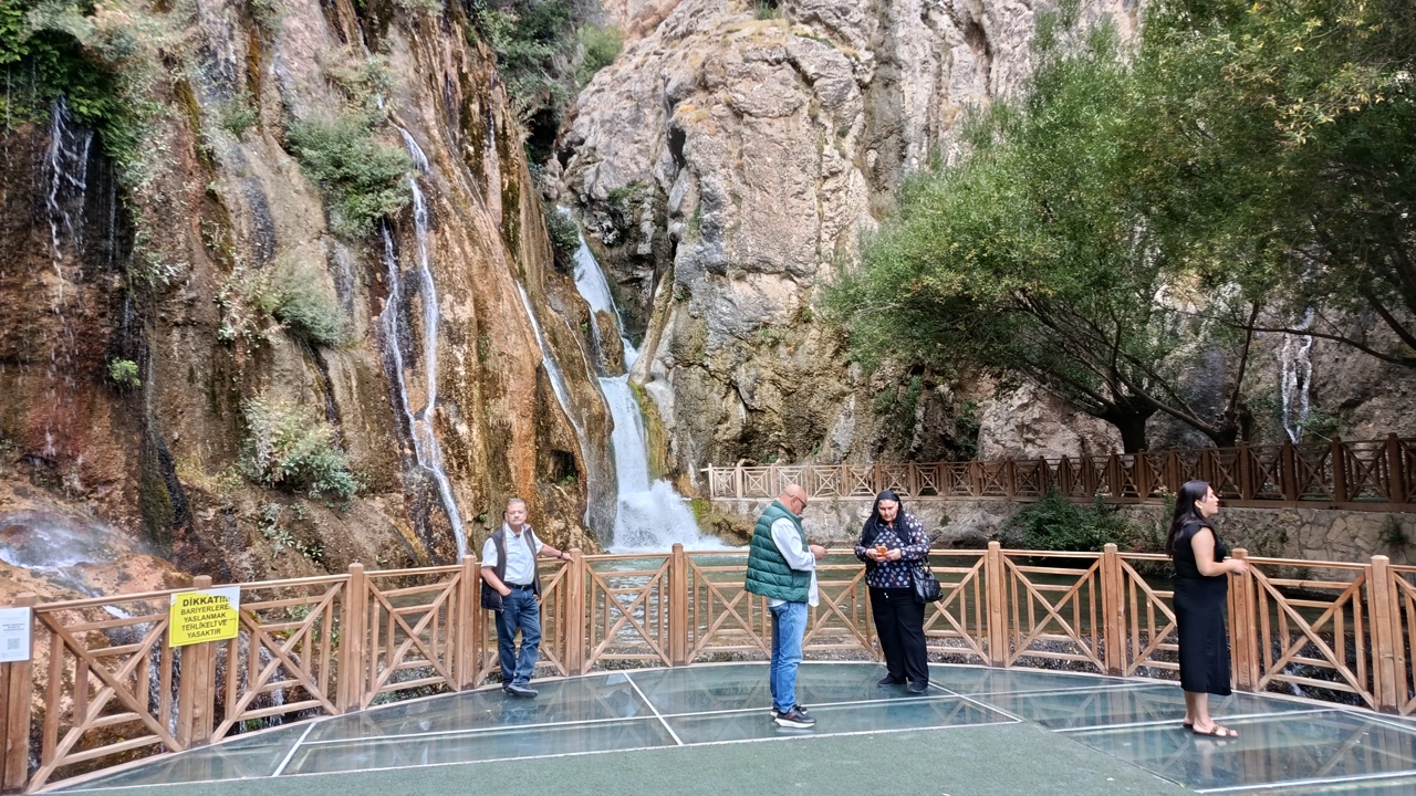 Günpınar Şelalesi’nde Sonbahar Hareketliliği