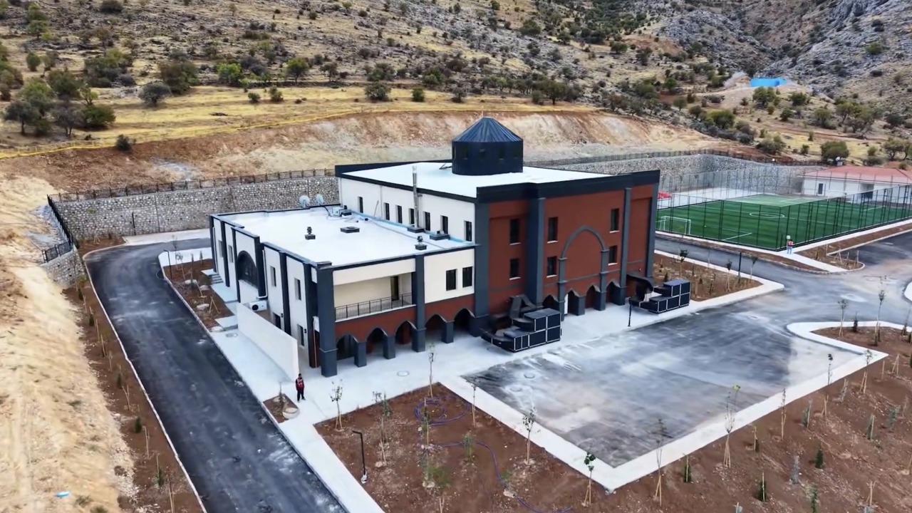 İkizce’de Cem Ve Kültür Evi İle Spor Tesisi Tamamlandı