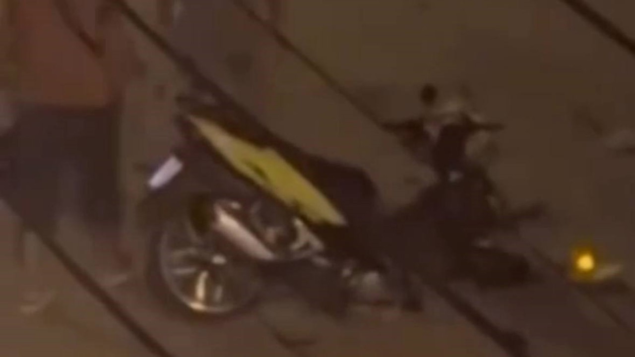 Adana’da iki motosiklet kafa kafaya çarpıştı: 2 yaralı
