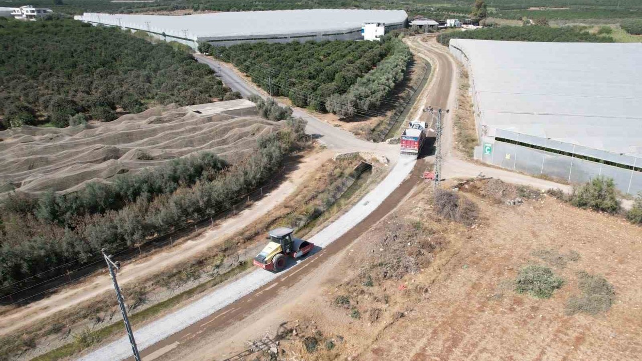 Akdeniz’in kırsalı yeni yollarına kavuşuyor
