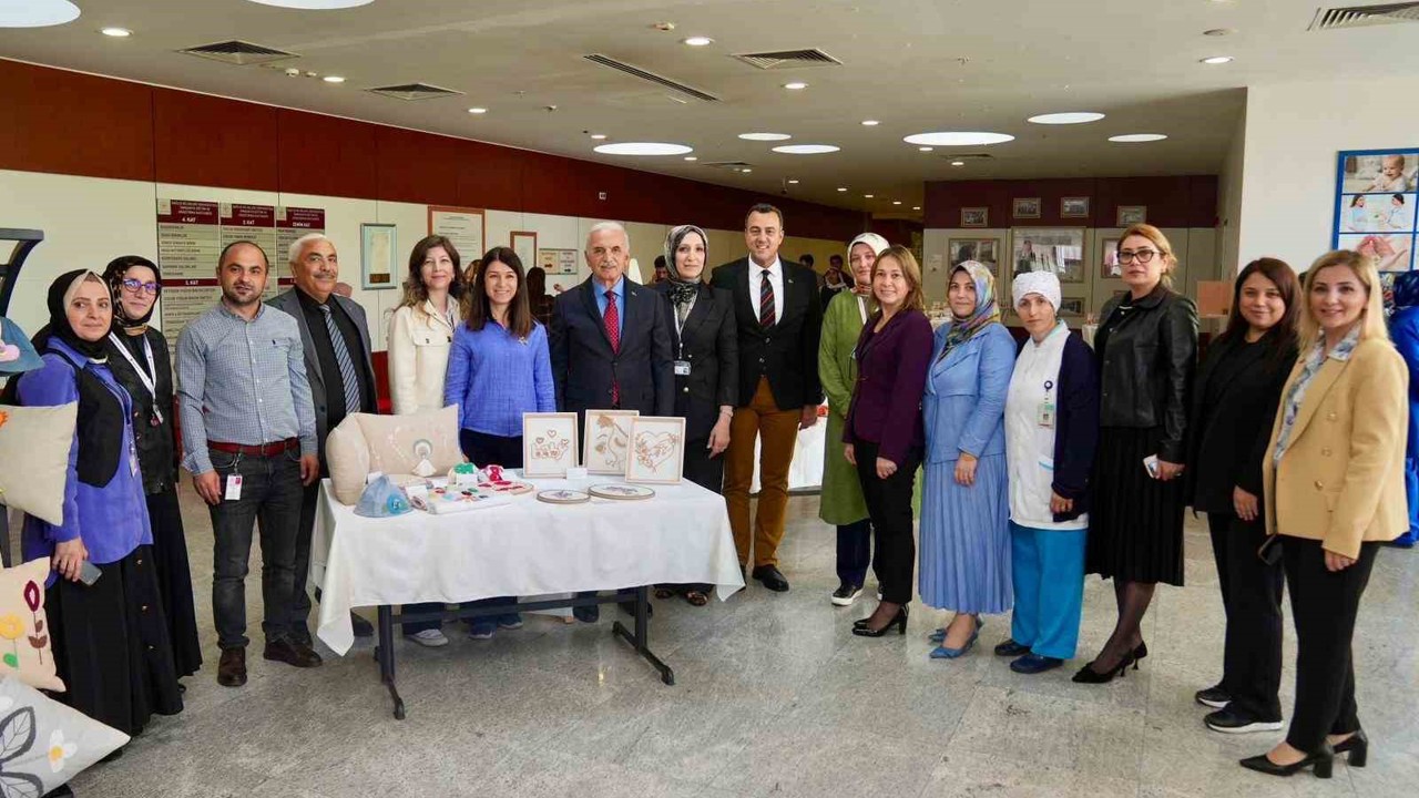 Akademi Ümraniye’den hastane personeli için el sanatları atölyeleri
