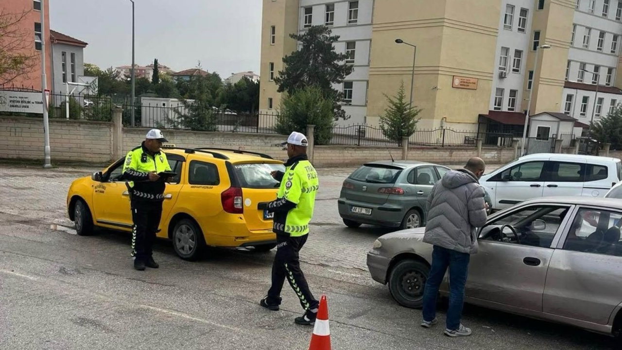 Malatya’da Okul Çevrelerinde Sıkı Denetim: 6 Bin 848 Kişi Sorgulandı