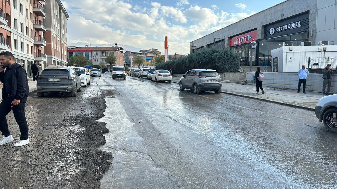 Malatya’da Konteyner Çarşı Kaldırıldı, Yol Trafiğe Açıldı