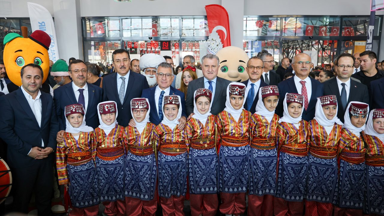 Malatya’da Kitap Şöleni Başladı: 300 Yayınevi, 350 İmza Etkinliği
