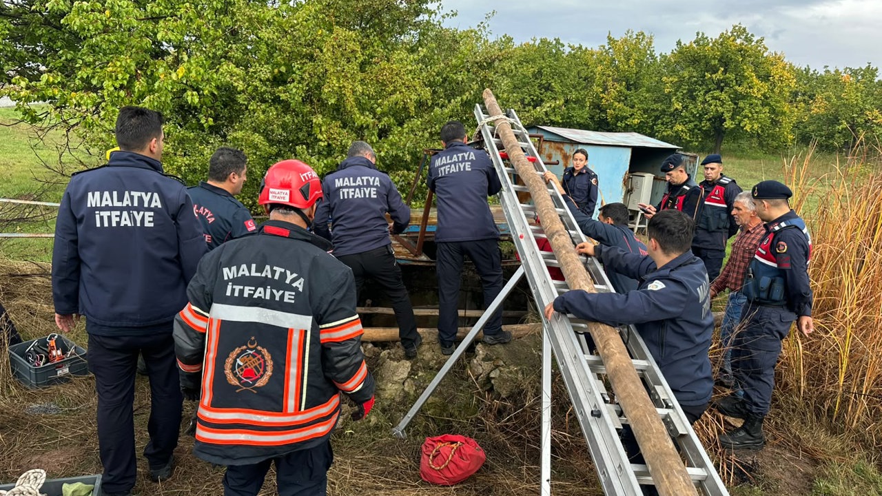 Malatya’da yaklaşık 25-30 metre derinliğindeki kuyuya düşen 21 yaşındaki genç kı