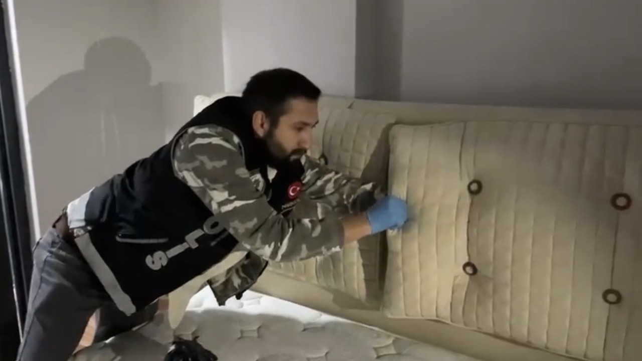 Baza başlığından uyuşturucu çıktı: 4 gözaltı
