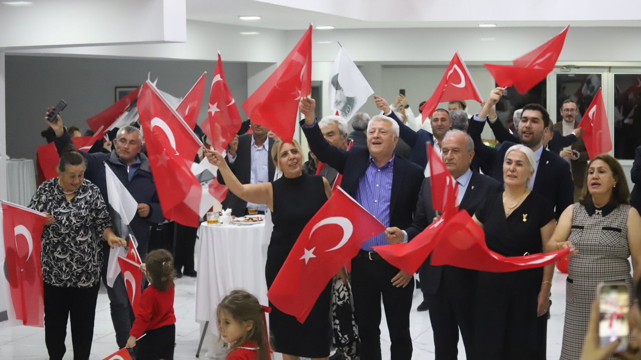 Hekimhan’da Cumhuriyet Coşkusu Salona Sığmadı! 103. Yıla Görkemli Kutlama