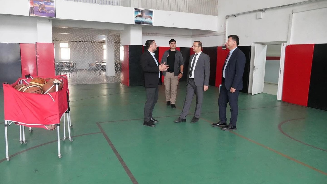 Cizre Kaymakamı Baycar, Spor Lisesinde incelemelerde bulundu
