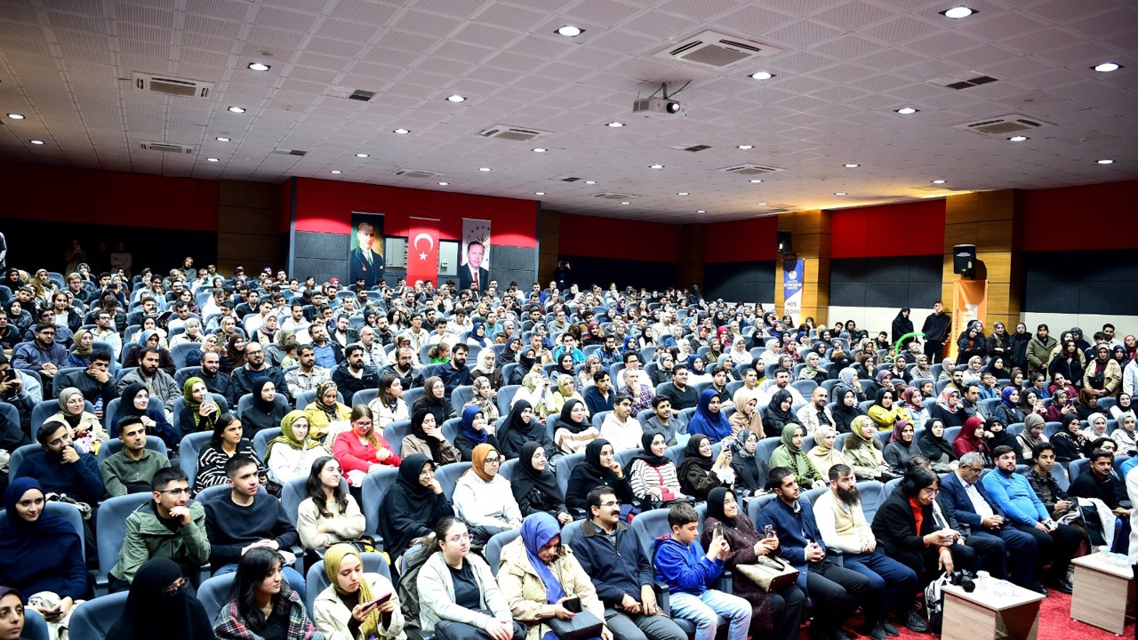 Malatya Kitap Fuarı’na Yoğun İlgi: Yazarlar Organizasyondan Memnun