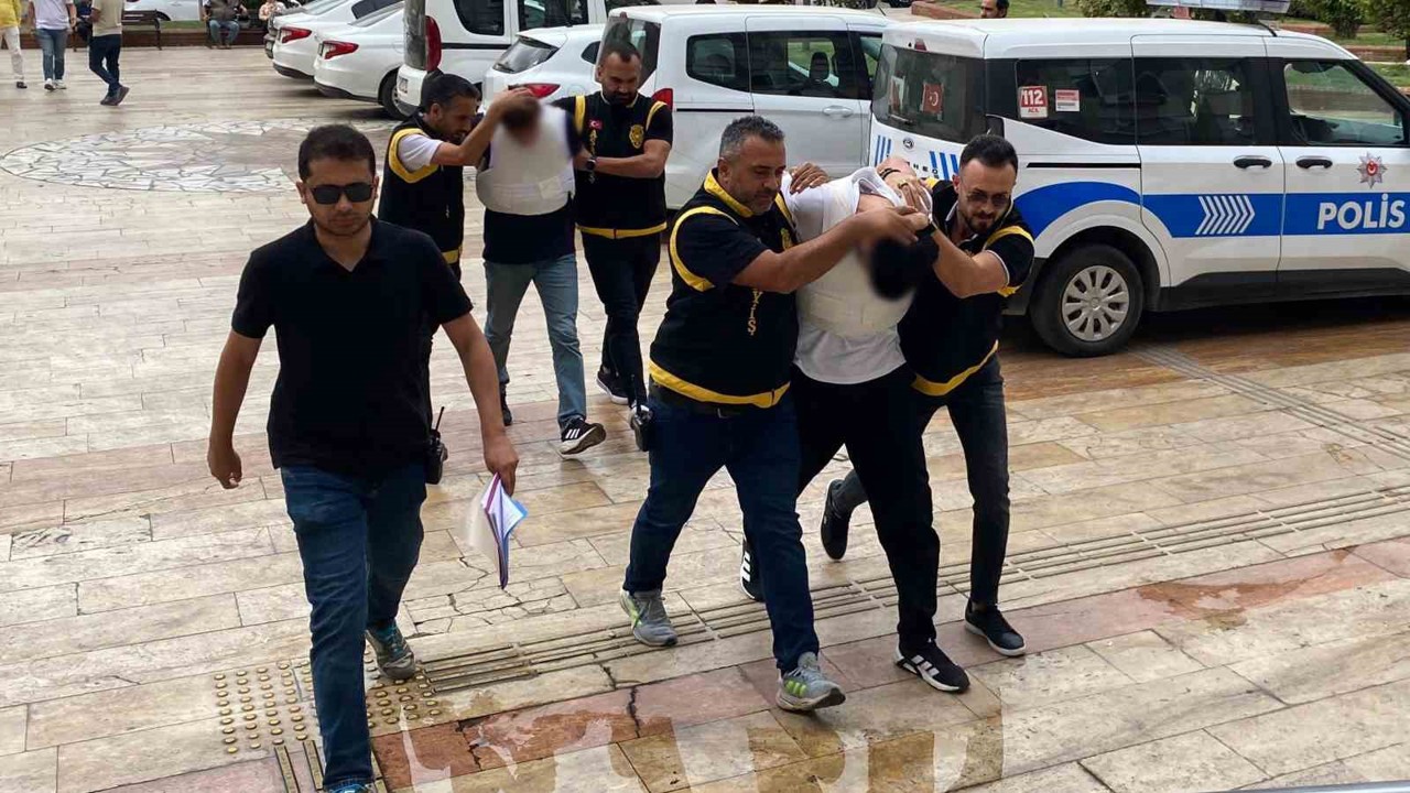 Silahlı kavganın şüphelileri çelik yelekle adliyeye sevk edildi
