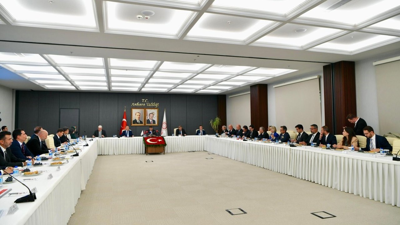 AK Parti Ankara Milletvekili Oktay: "AJet uçuşlarını artırma kararı aldı"
