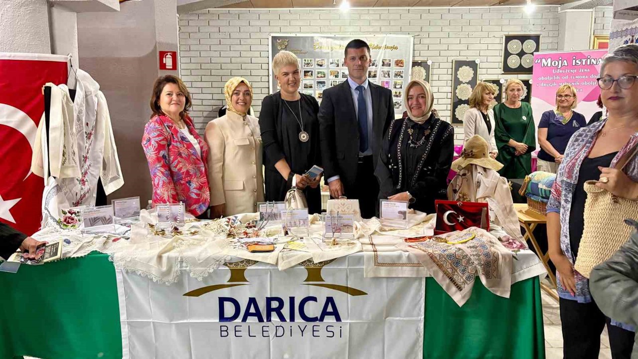 Darıcalı kadınların el emeği ürünleri Bosna’da sergilendi
