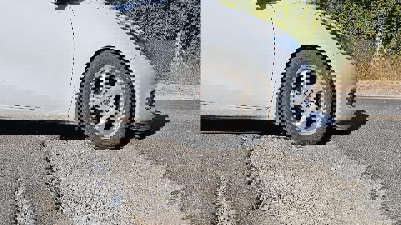 Malatya'da Kazılıp Unutulan Yol Sürücüleri İsyan Ettirdi: "Araçlarımız Hasar Görüyor!"