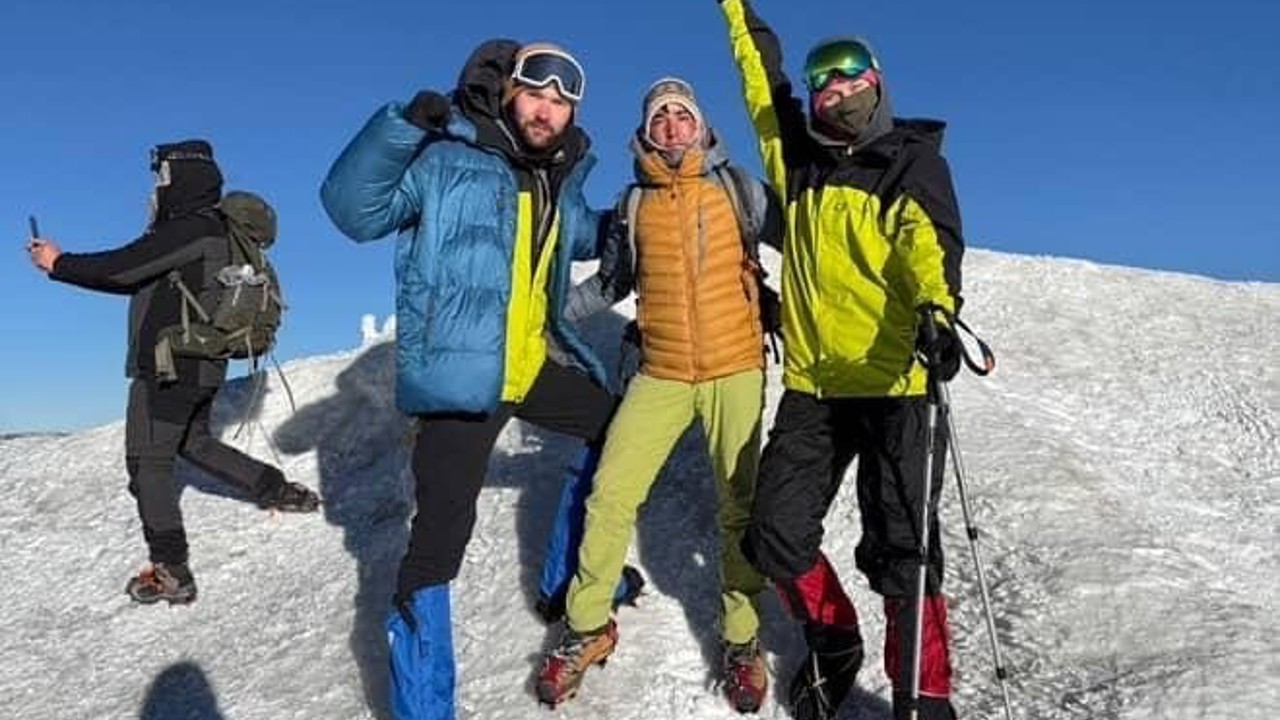 Ağrı Dağı’nda dağcılar zirveye ulaştı
