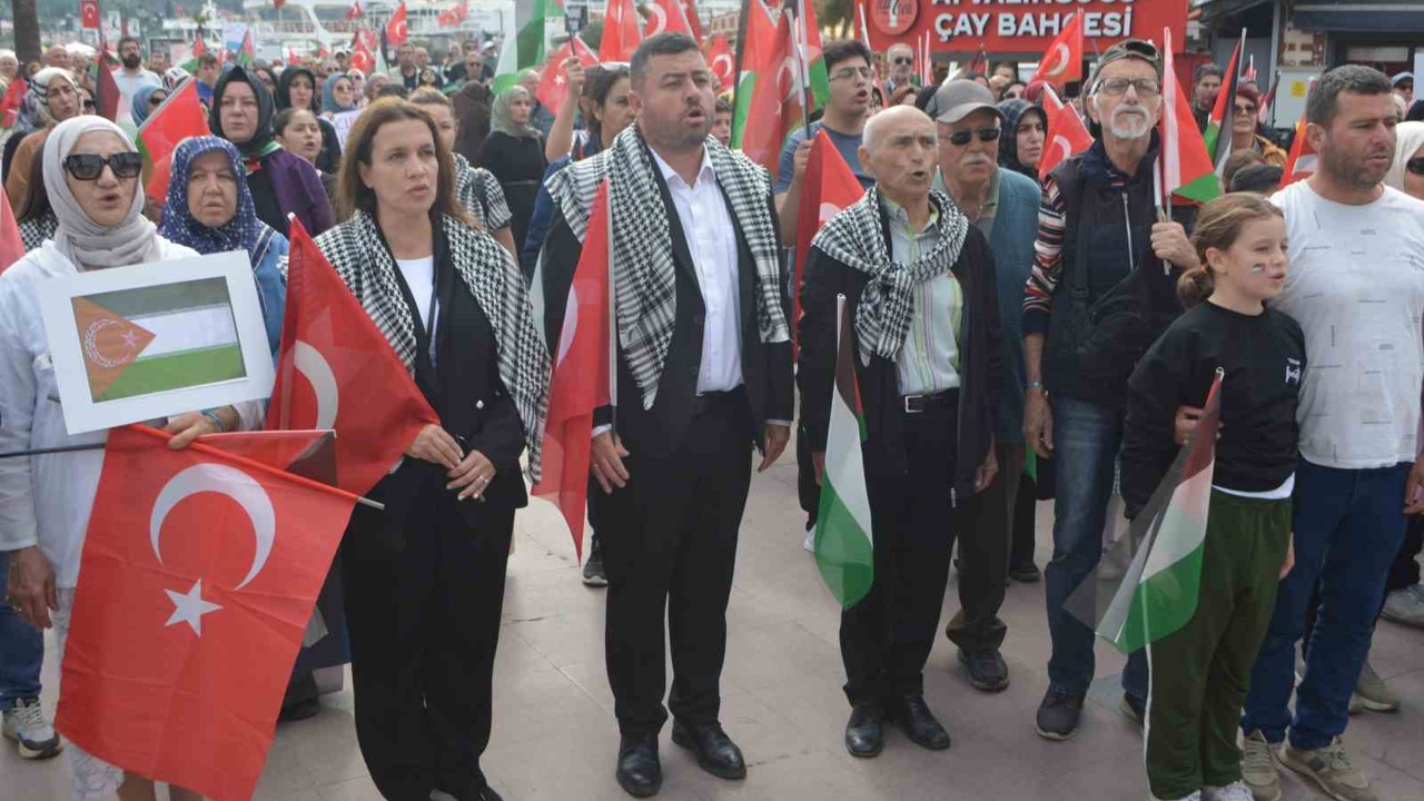 Ayvalık’ta Filistin’e destek yürüyüşü
