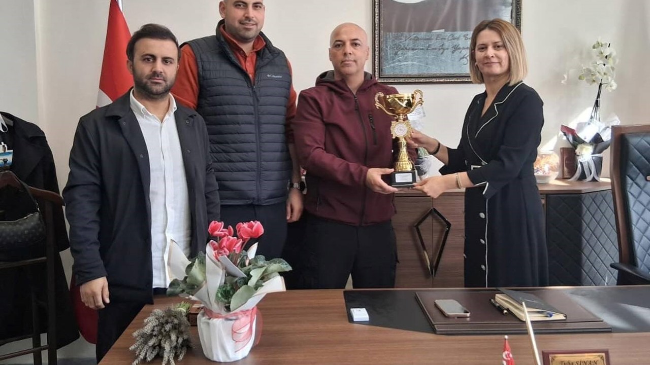 Altıntaş MEM takımı kurumlararası basketbol turnuvasında Kütahya birincisi
