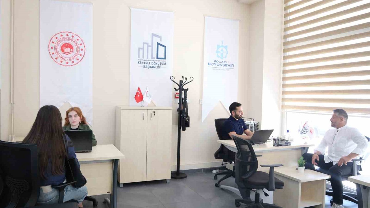 Evini yenilemek isteyen ofislere koşuyor
