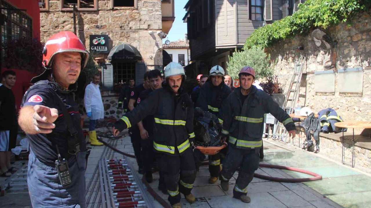 Kaleiçi’nde 2 kişinin öldüğü otel yangını davasında bilirkişi raporu beklenecek
