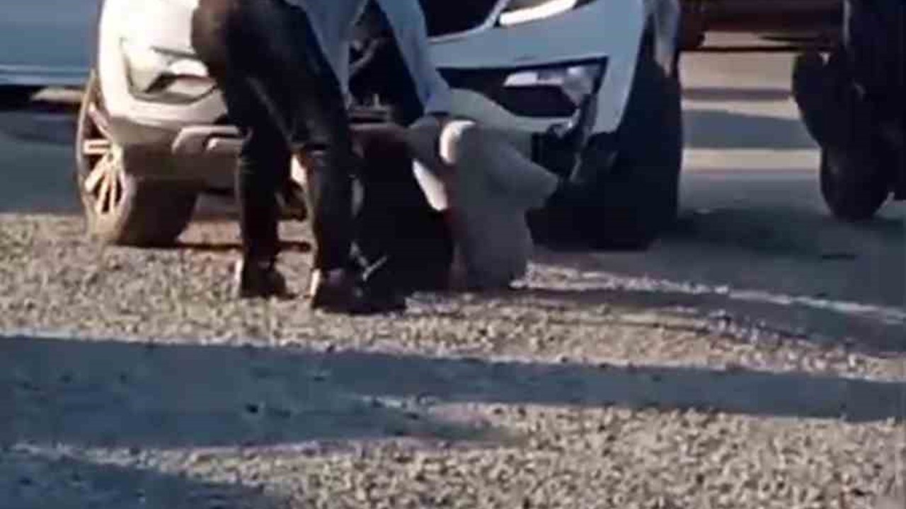 Sokak ortasında öldüresiye dayak kamerada
