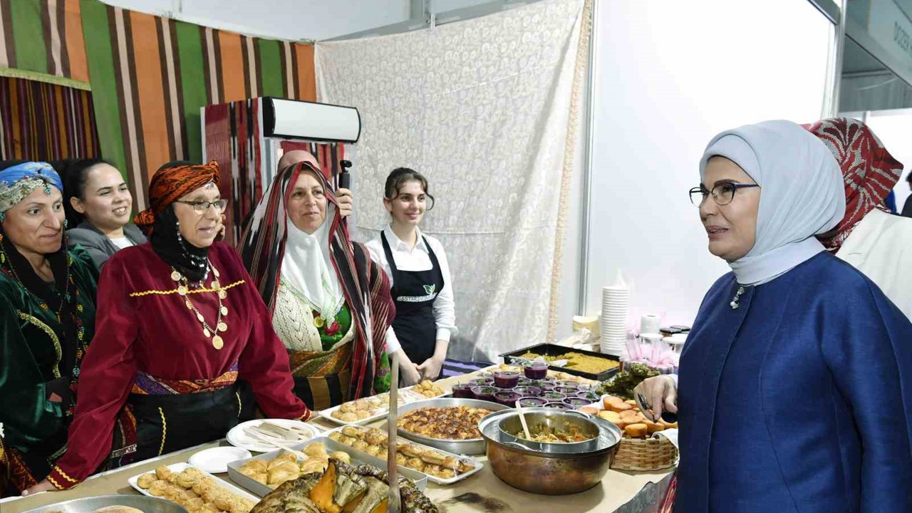 Emine Erdoğan, 5. Rize Gastronomi Günleri’ne katıldı: "Bu anlamlı buluşma, Rize’nin kültürel hafızasını da geleceğe taşıyan bir adım"
