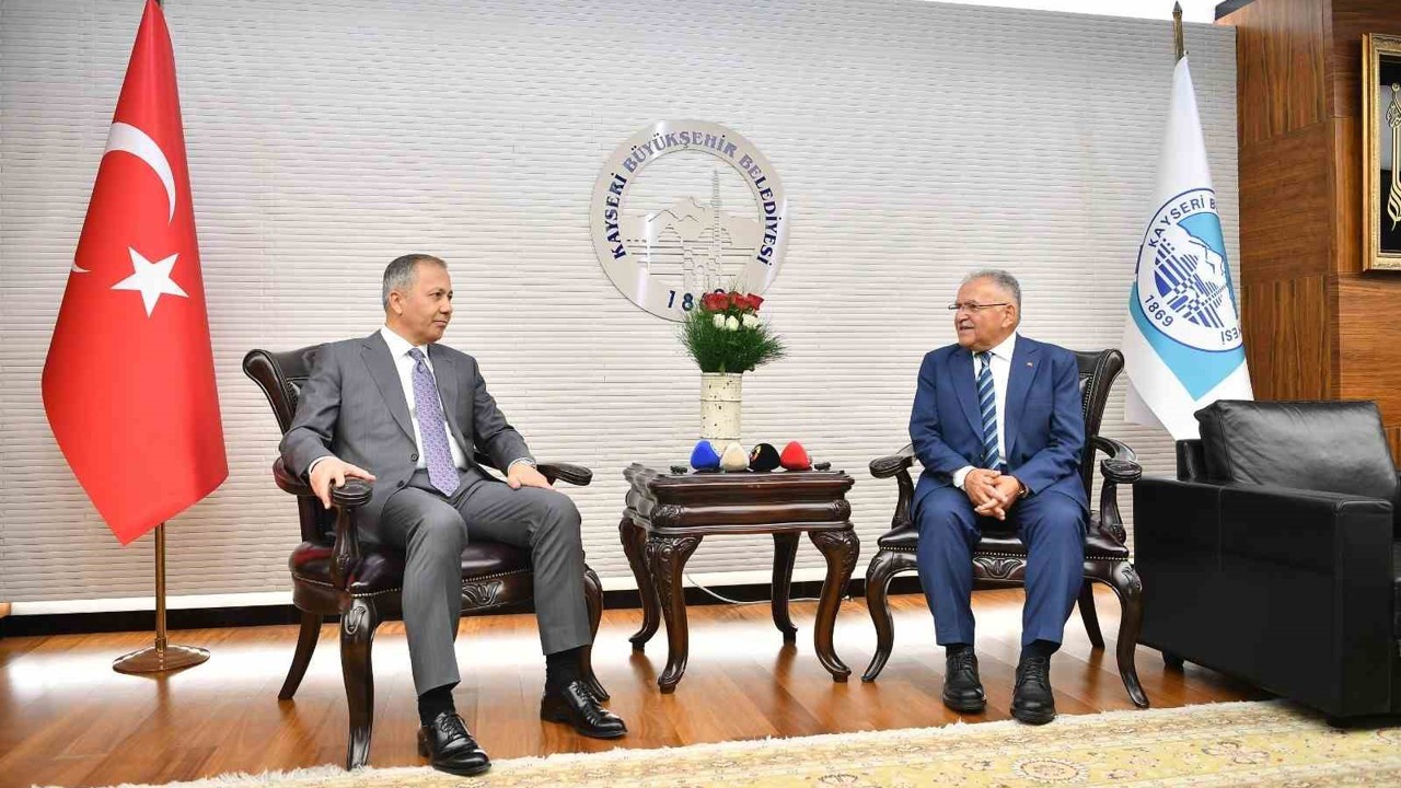 Bakan Yerlikaya’dan Başkan Büyükkılıç’a ‘örnek belediyecilik’ övgüsü
