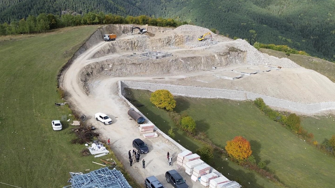 Ardahan’da heyelan konutlarının yapımı devam ediyor
