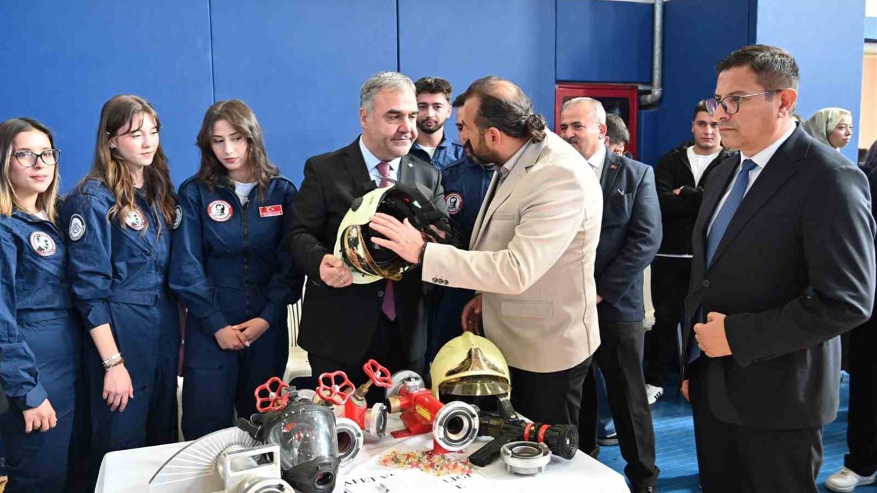 ÇAKÜ’de ‘topluluk tanıtım gününe’ yoğun ilgi
