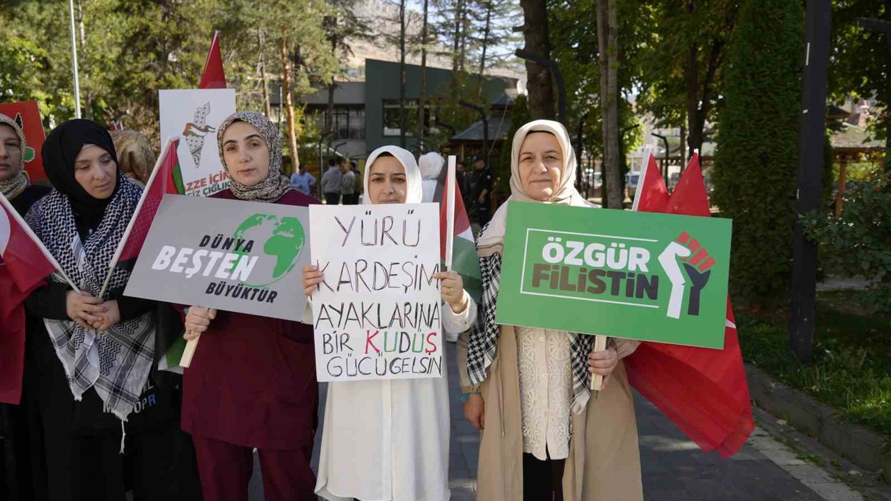 Gümüşhane’de kadınlardan "Gazze İçin Sessiz Çığlık" yürüyüşü
