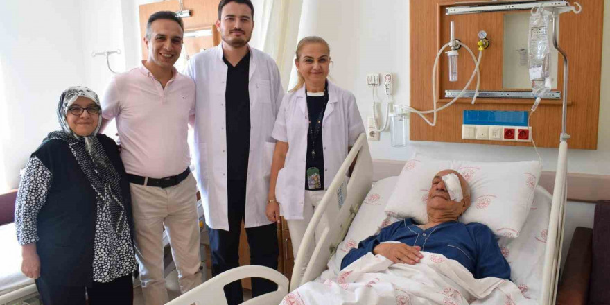 75 yaşındaki hastanın kornea nakli başarıyla yapıldı