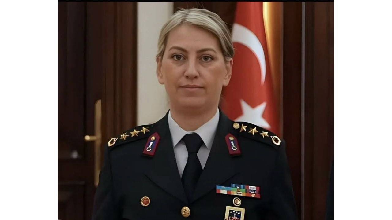 TÜRK HAVA KUVVETLERİ'NDE TARİHİ AN: İLK KADIN PAŞA TUĞGENERAL ÖZLEM KARAPINAR