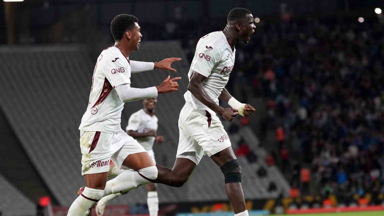 Trendyol Süper Lig: Fatih Karagümrük: 1 - Trabzonspor: 3 (İlk yarı)

