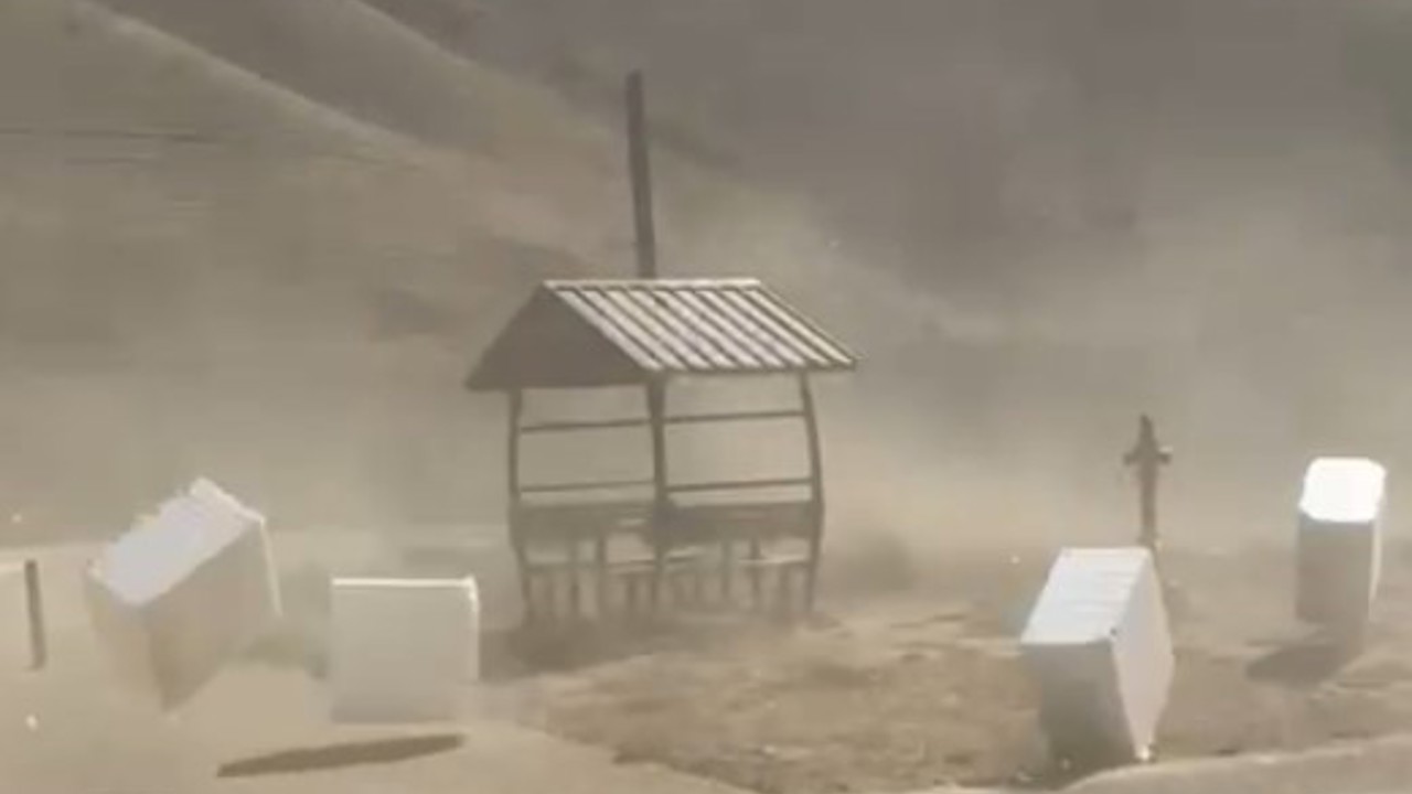 Bitlis’te fırtına etkili oldu
