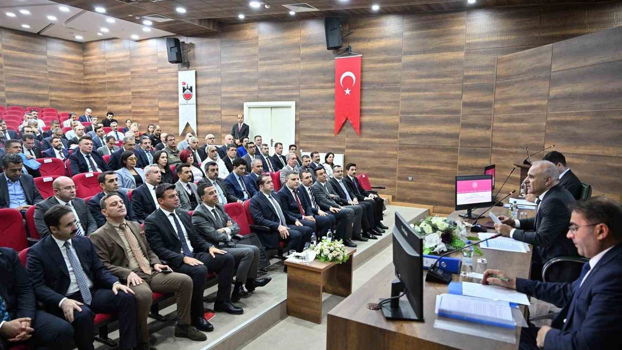 Diyarbakır’da 300 milyar liralık yatırım seferberliği
