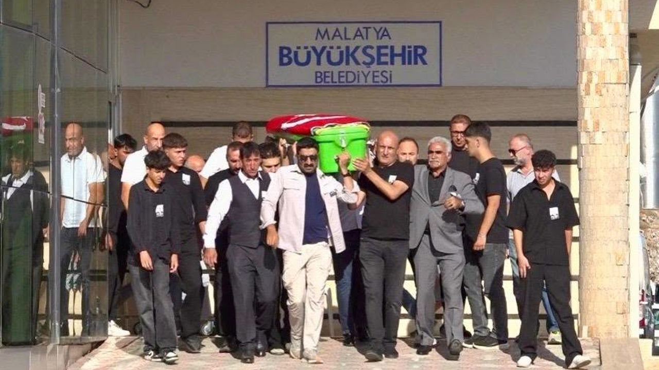 Malatya Bir Değerini Daha Uğurladı: Oral Çelik Son Yolculuğuna Uğurlandı