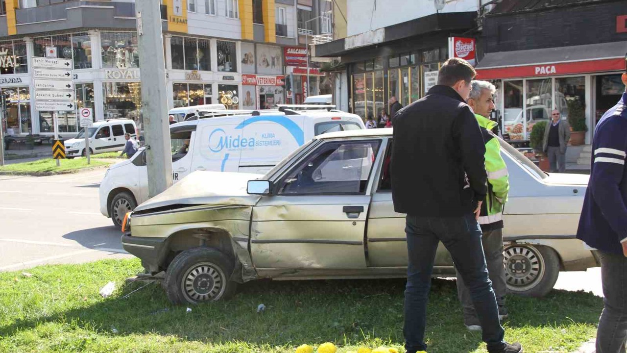 Samsun’da otomobil ile motosiklet çarpıştı: 2 yaralı
