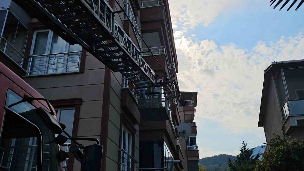 Yaşlı kadın evinde ölü bulundu
