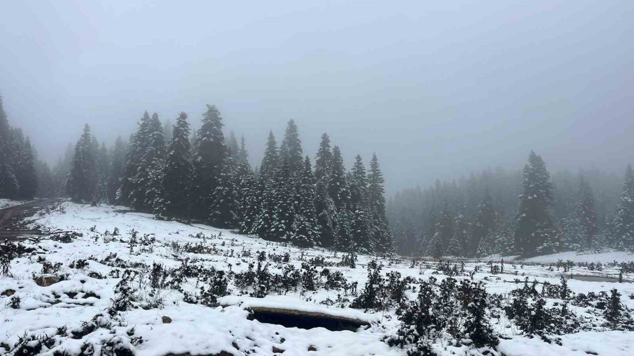 Bolu’nun yüksekleri beyaz örtüyle kaplandı
