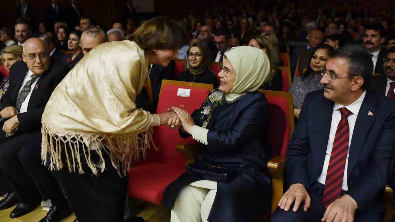 Emine Erdoğan, Gazze’ye destek için düzenlenen flamenko gösterisine katıldı
