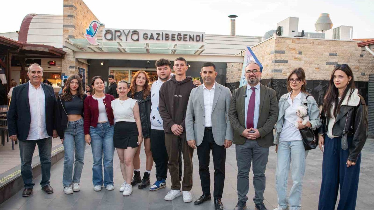 Kuşadası Belediyesi sofrasını bu yıl da üniversitelilerle paylaşıyor
