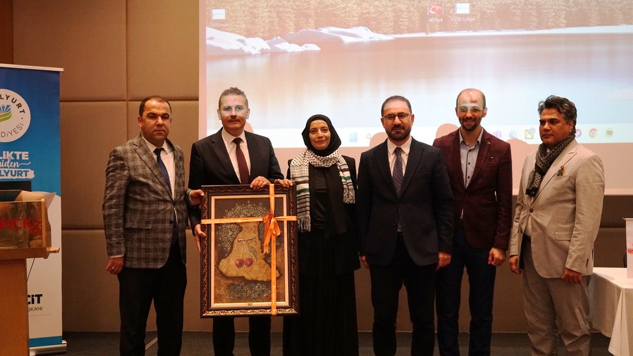 Yeşilyurt’ta “Bağımlılıkla Mücadelede Aile Ve Medya Okuryazarlığı” Paneline Yoğun İlgi