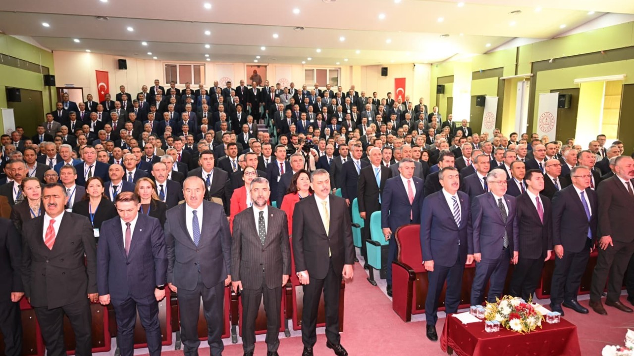 Bakan Tekin: "Biz büyük bir camiayız"
