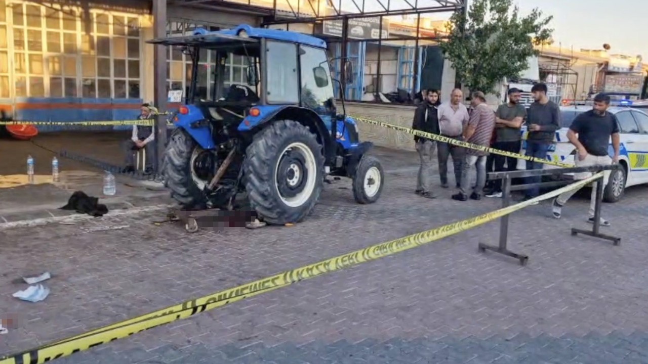 Traktörü tamir ederken sıkışan genç ağır yaralandı
