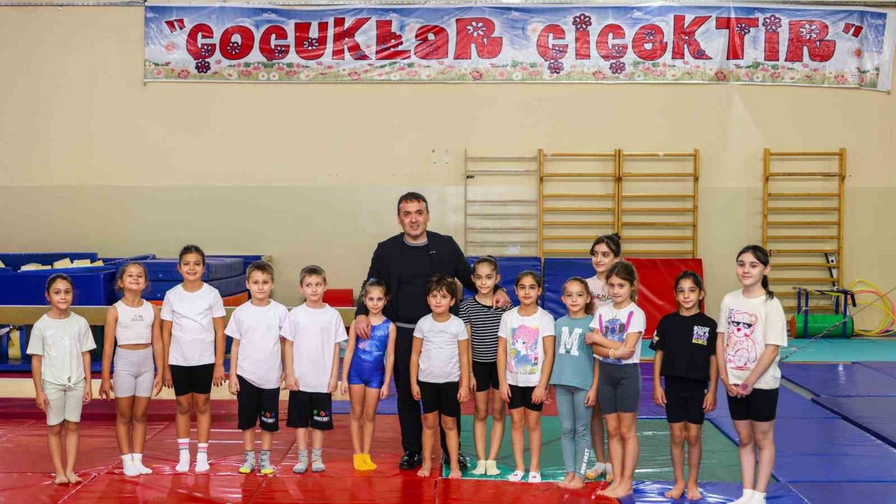Vali Sözer, minik jimnastikçilerin heyecanına ortak oldu
