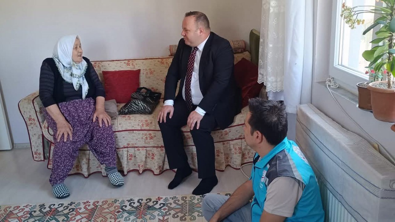 Şuhut’ta Dünya Yaşlılar Günü’nde anlamlı ziyaret
