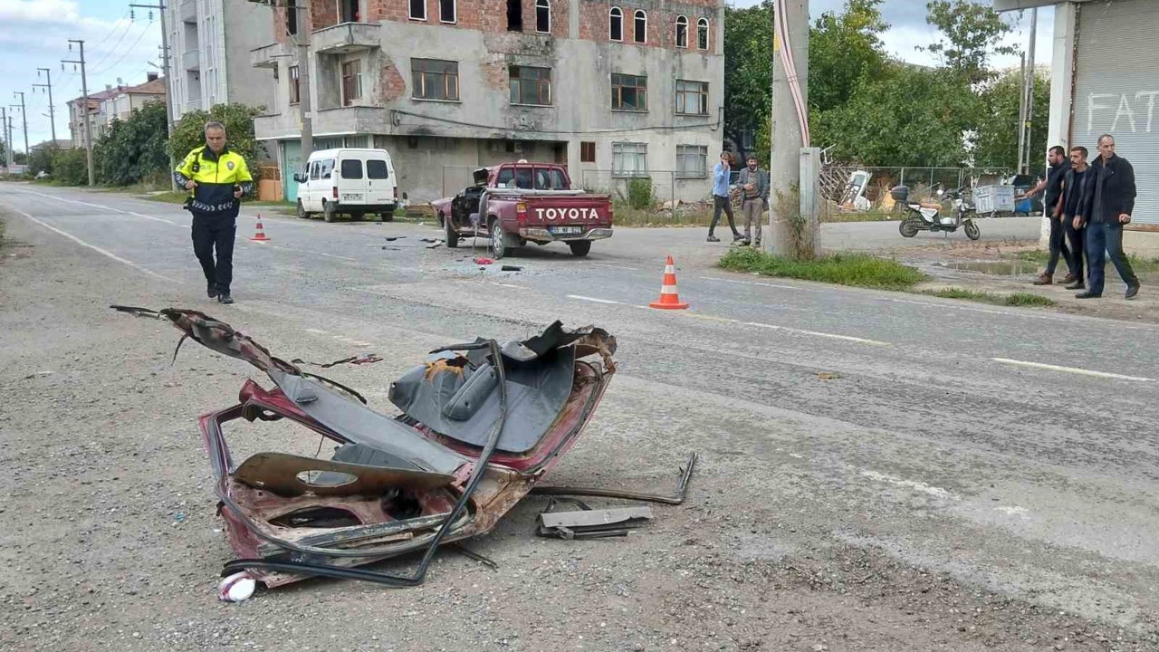 Bafra’da kamyon ile pikap çarpıştı: 1 yaralı
