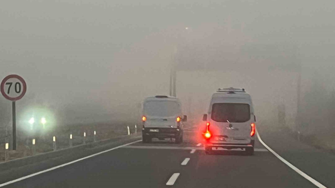 Kütahya’da sis trafiği olumsuz etkiledi
