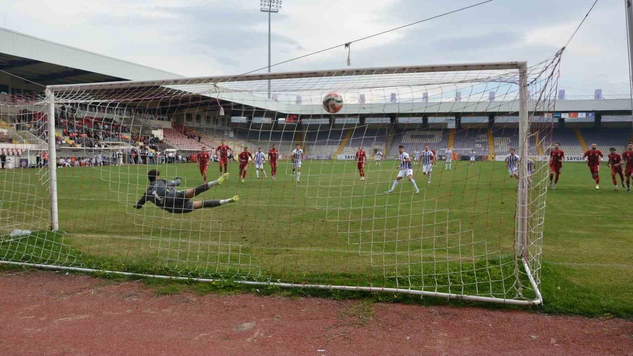 Afyonspor haftalar sonra puan kazandı
