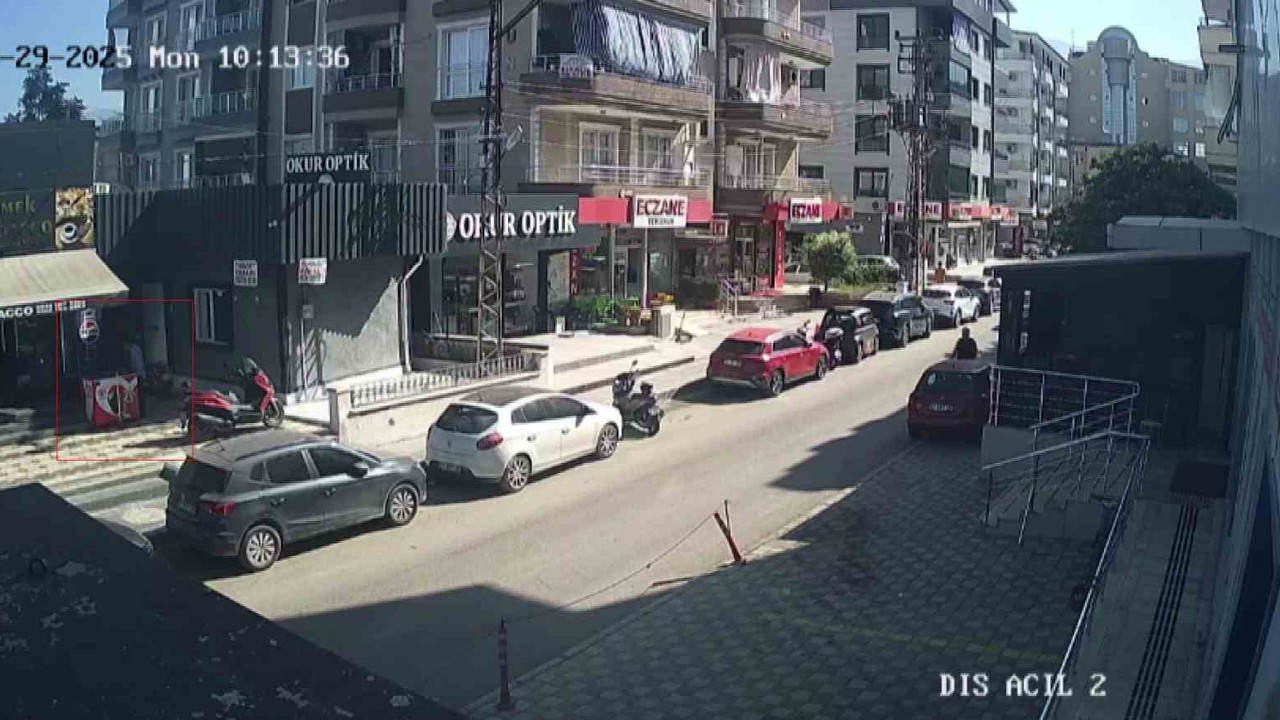 7 bin liralık dondurma dolu sepeti çaldı, marketten alışveriş yaparcasına yoluna devam etti: O anlar kamerada
