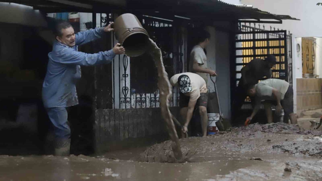 Meksika’daki sel felaketinde ölü sayısı 64’e yükseldi, 65 kişi ise kayıp
